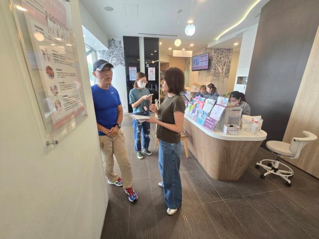 衛工處與管委會現場協調