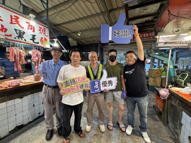 衛工處克服困難、積極協調，終於完成自強市場38戶污水接管