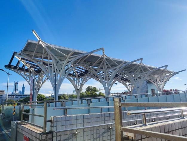 內湖污水處理廠附設休閒運動公園-太陽能面板