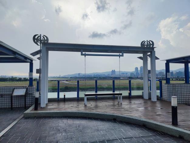 內湖污水處理廠附設休閒運動公園-風力發電組