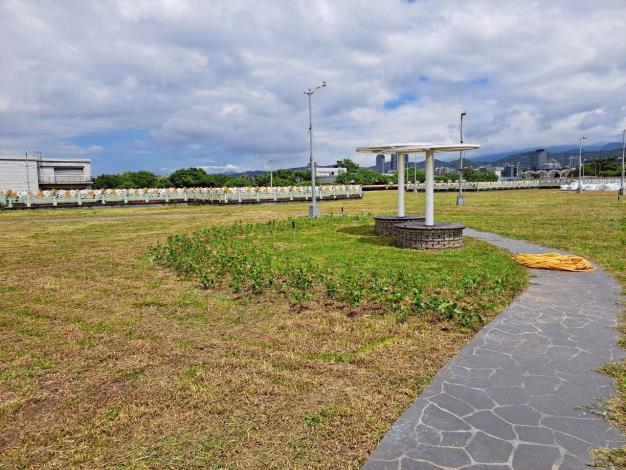 內湖污水處理廠附設休閒運動公園-四季花海區及PU跑道更新