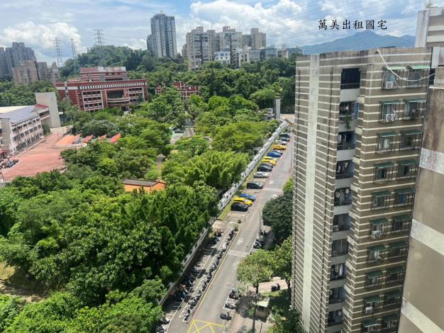 萬美出租國宅與北市府公訓處相臨接