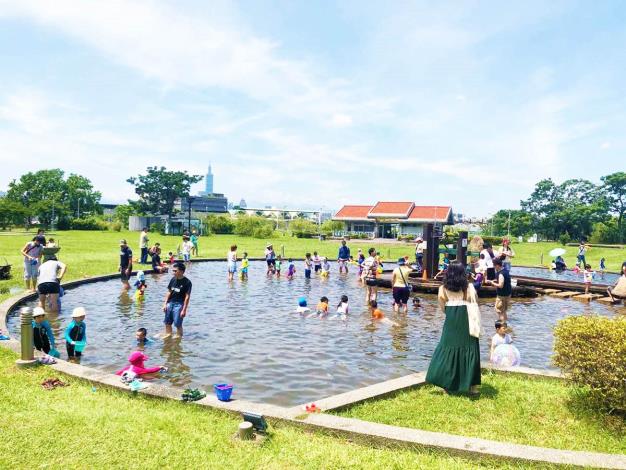 內湖運動公園戲水池