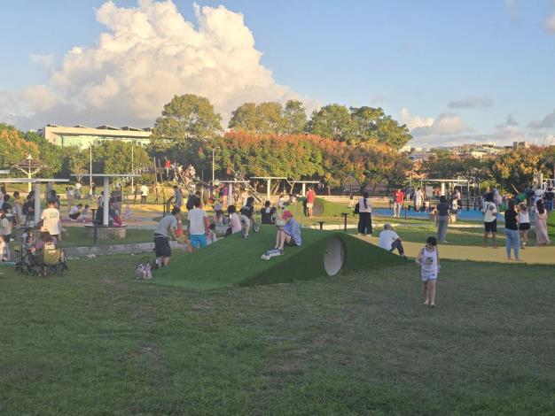 內湖運動公園-共融式遊具及親子遊戲區2