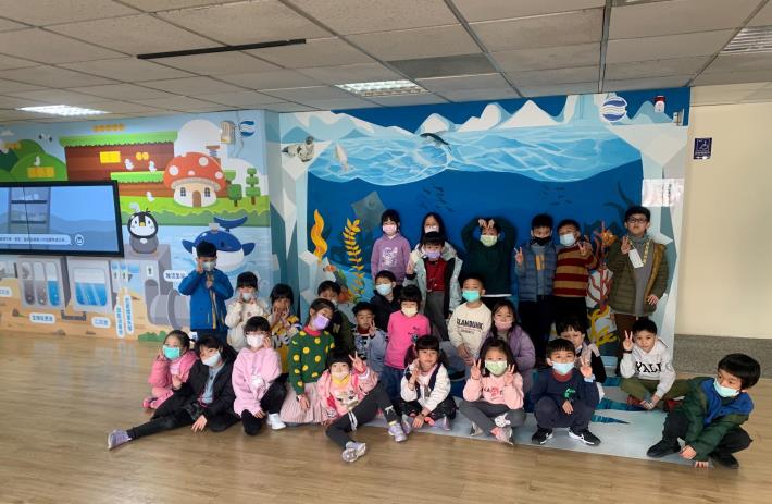 內湖污水處理廠環境教育設施場所吸引許多學童參訪