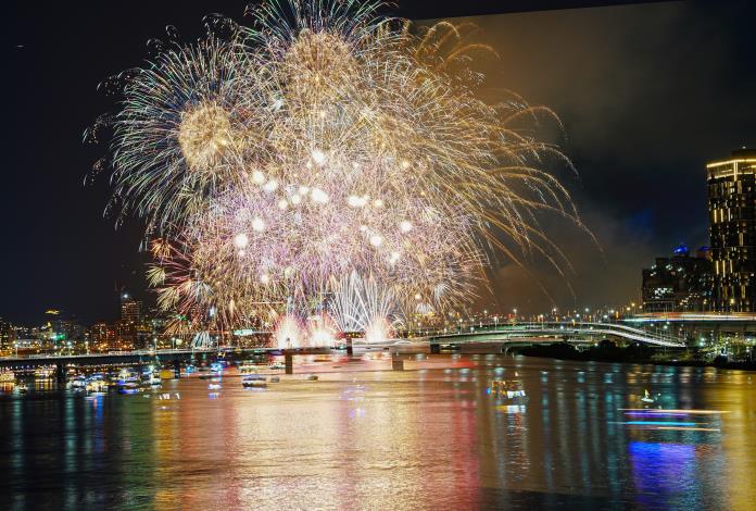 北市衛工處歡迎市民朋友到迪化污水處理場跨堤景觀平台欣賞大稻埕夏日節煙火