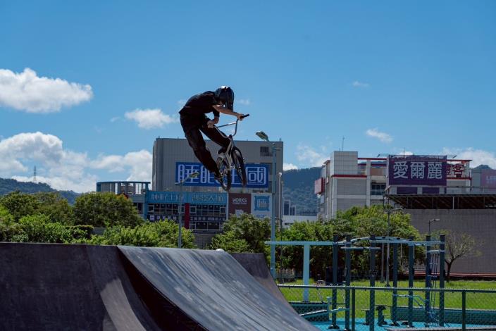 刺激的極限運動場提供滑板、極限直排輪及BMX單車玩家練習