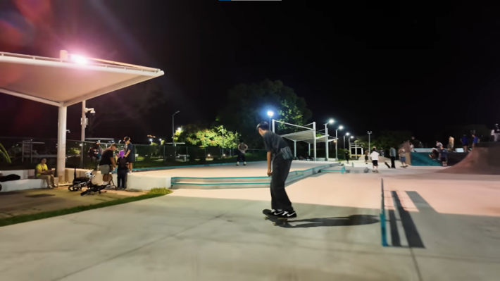 夜間極限運動場提供照明，讓玩家夜晚也能盡情挑戰極限