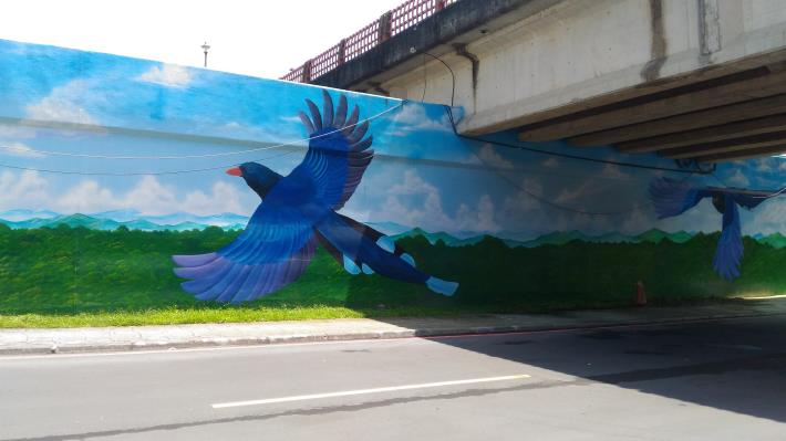 一壽橋越堤牽引道完工 藍鵲壁畫展現豐富生態景觀