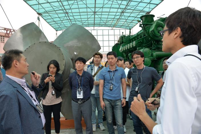 5號抽水機組拆卸留置於所屬治水體驗園區，做為日後與民眾環境教育互動之一環 圖為今年韓國參訪團來訪北市抽水站總管中心