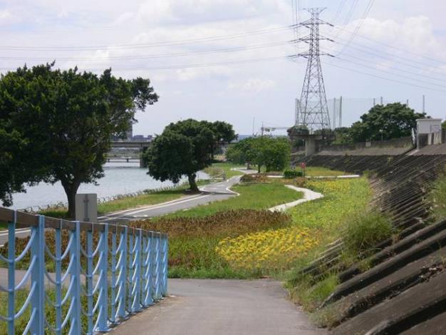高積土清除新設人行步道植生綠化(雙溪右岸)