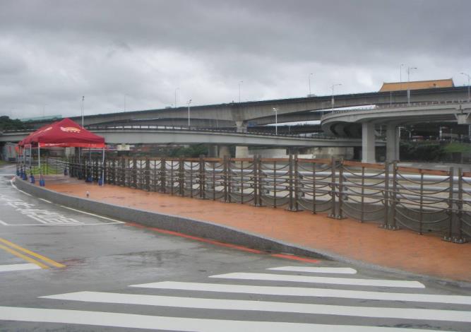 美術館BRT車站(臨河側)