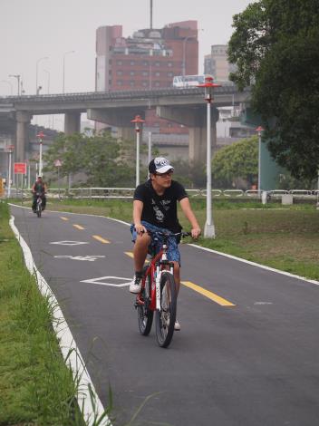 龍山河濱公園自行車道拓寬