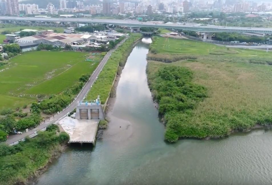 Current conditions of Huanggang River lower reaches (the confluence with Keelung River)