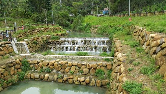 上游生態式跌水工及乾砌塊石護岸