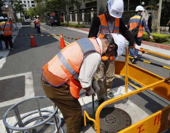 雨水下水道人孔建設施作人孔蓋