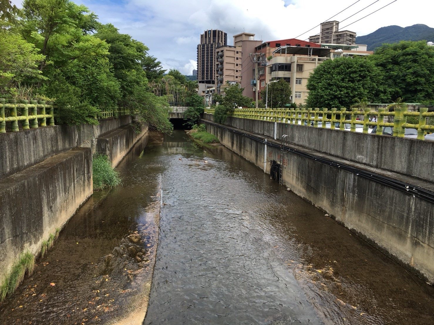 Current conditions of Huanggang River middle reaches(near Gongguan Road)