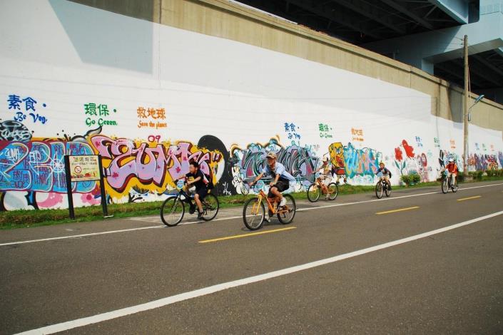 The 7 wall painting zones are opened to the public to paint freely starting from today