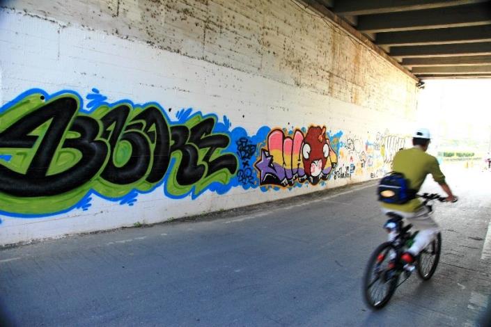 Dedicated graffiti areas in seven Taipei riverside locations have been freshly repainted white. Creative souls are welcome to showcase their talent.
