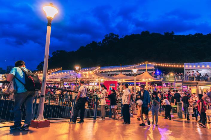 A must-visit landmark on the waterfront of Taipei City - Guandu Wharf Container Market