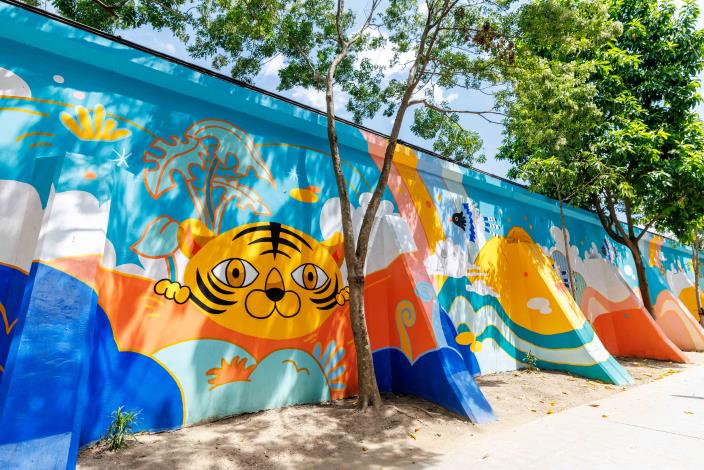 The mural art not only encapsulates the essence of Songshan’s past but also paints a hopeful vision for the bright future ahead