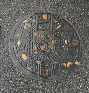 Character manhole covers in Wanhua District Before cleanin