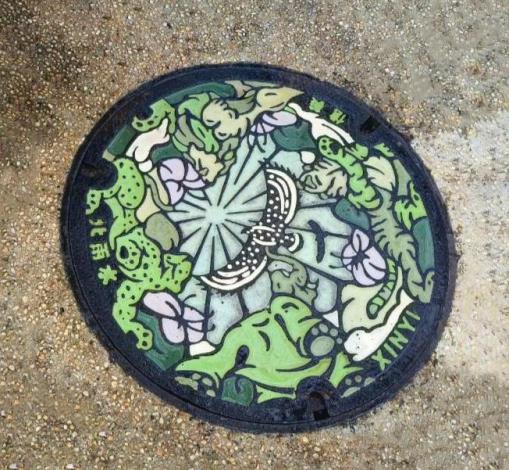 Character manhole covers in Xinyi District Land of Four Species, after cleanin