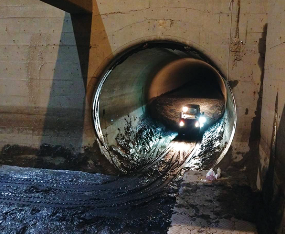 Pressure culvert dredging (sludge transportation with machinery)