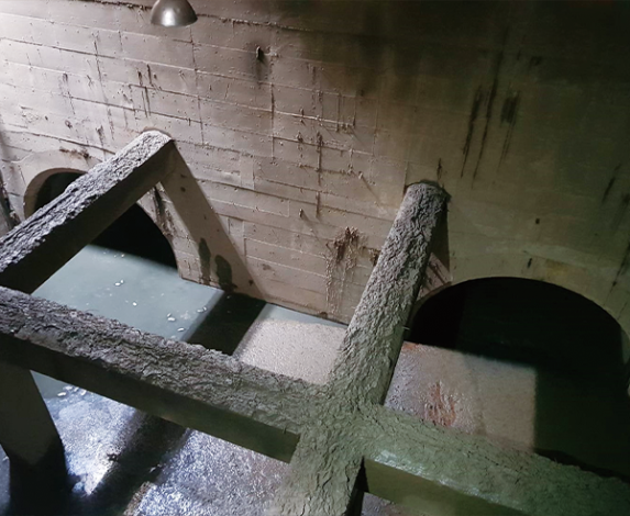 There is always water inside the tunneling section of the pressure culvert.There is always water inside the tunneling section of the pressure culvert