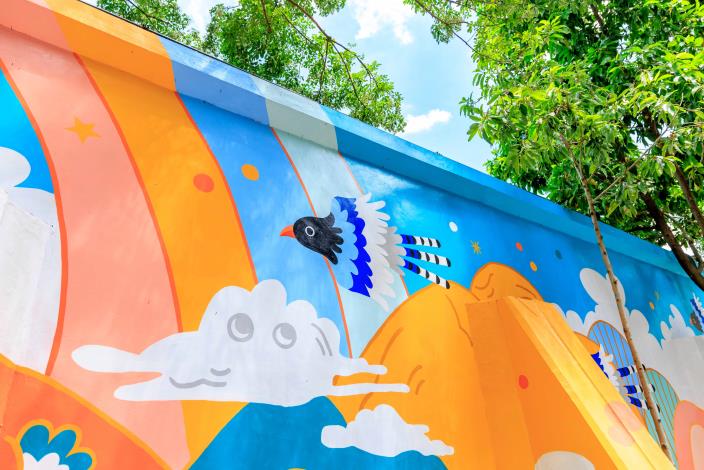 The Formosan blue magpie in the skyline symbolizes the vigor and metamorphosis of Taipei.