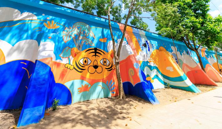 The Tiger of the new “Four Cute Beasts” embankment wall painting appears in Songhe Street, Taipei City. (3)