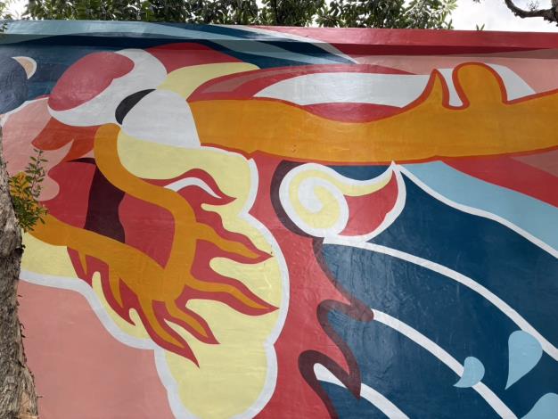 The vivid mural artwork captures the essence of “Sanjiaodu Ferry” and its rich dragon boat culture, keeping local traditions alive through art