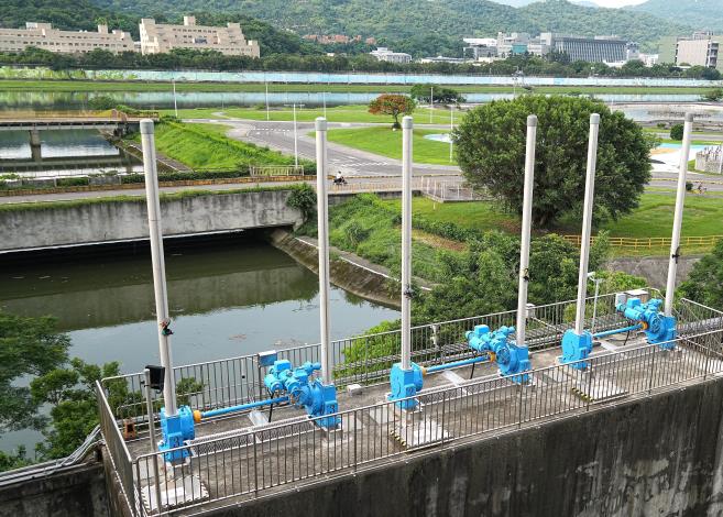 Replacement of 28-tonne gate hoist boosts efficiency, safety factor and structural strength Superior performance of new equipment opens and closes the gates more quickly and surely.JPG