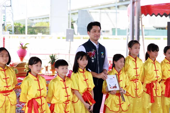 Opening performance by the Taiko Drum Troupe of Beitou Elementary School at the groundbreaking ceremony