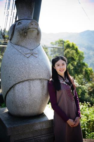 十二生肖「豬」區迎賓豬仔（左）