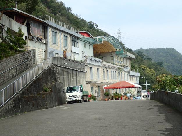 08 圓覺寺建築主體由砂岩石塊所砌成，景觀樸實、環境清幽