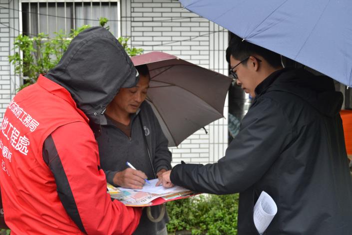 照片1-4 士林區溪山里土石流保全住戶逐戶拜訪.JPG
