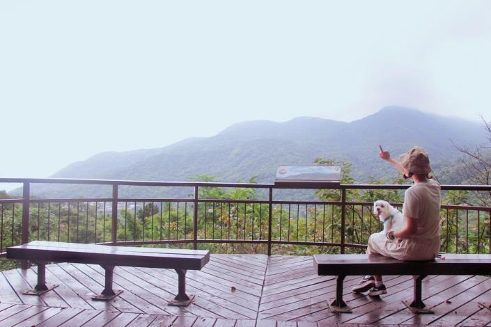 照片5　晚霞平台遠眺山景.JPG