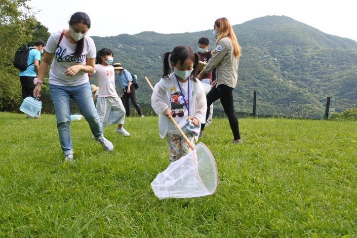 06森林六足之旅課程除了傳遞生態知識，也會教導民眾正確的友善昆蟲、尊重生命的觀察方法.JPG