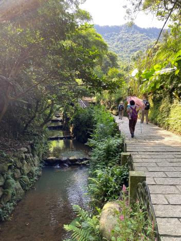 照片5　虎山溪畔步道