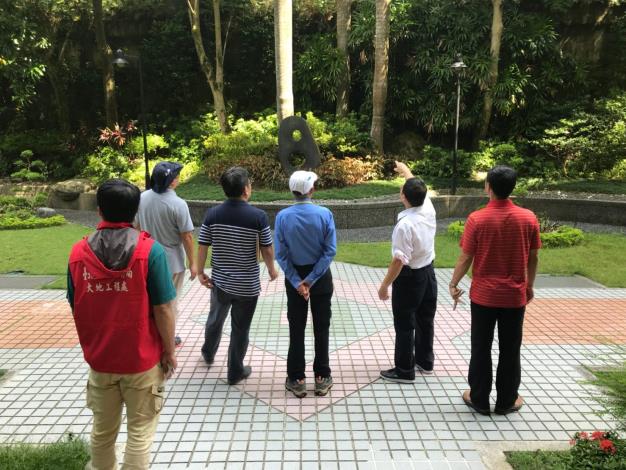 圖4：社區幹部說明水保設施維護情形。