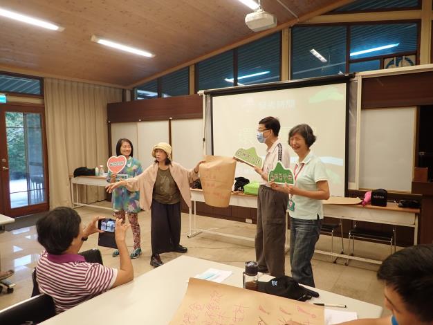 02參與森林公聽會 發表角色意見.JPG