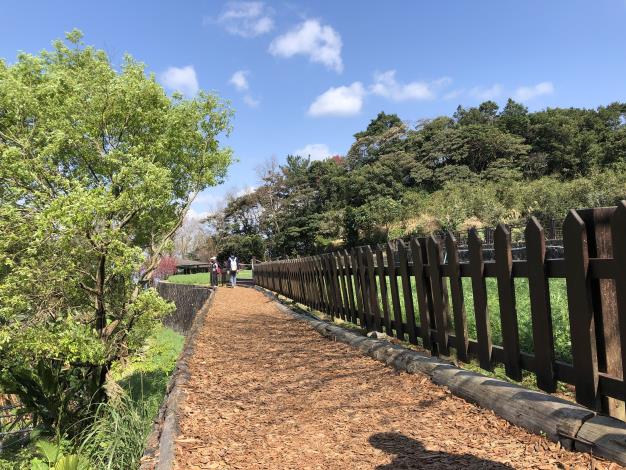 4-舒適的暖色步道.JPG