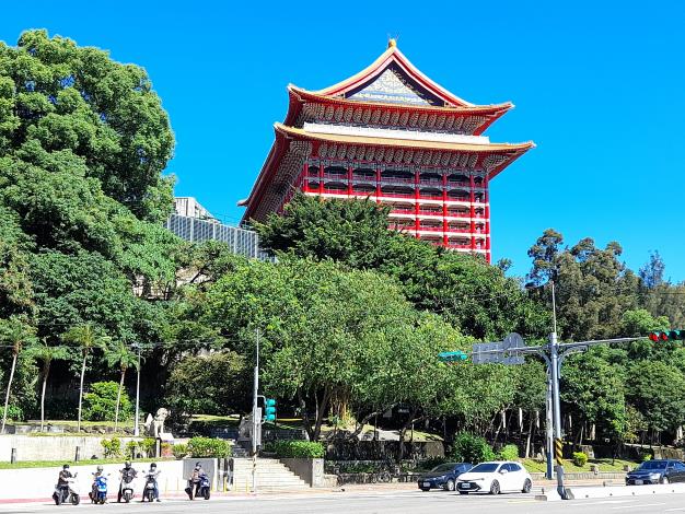 8-劍潭公園林木茂密，十分幽靜