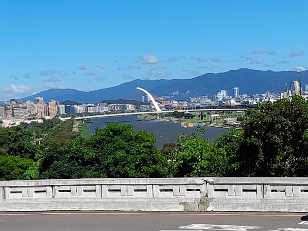 7-圓山大飯店周邊眺望基隆河及南港山系山景，視野開闊