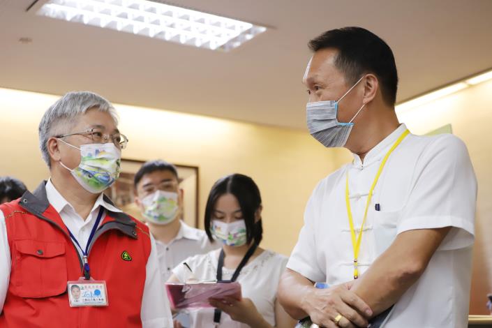 池處長向委員解說大地處廉能作為