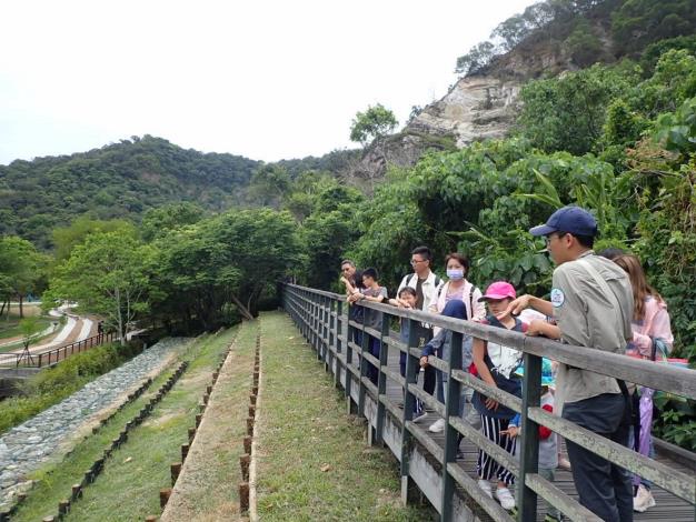 8.貴子坑水土保持教學園區環教解說情形.JPG