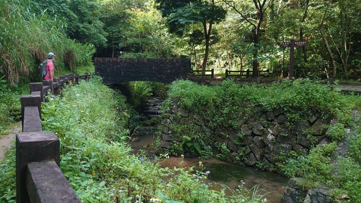 5.小橋、流水構成的豹山溪美景