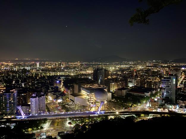 照片2：北眼平台，享受臺北百萬夜景