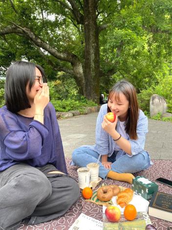 照片12　湖山社區-楓香姊妹樹平台野餐趣